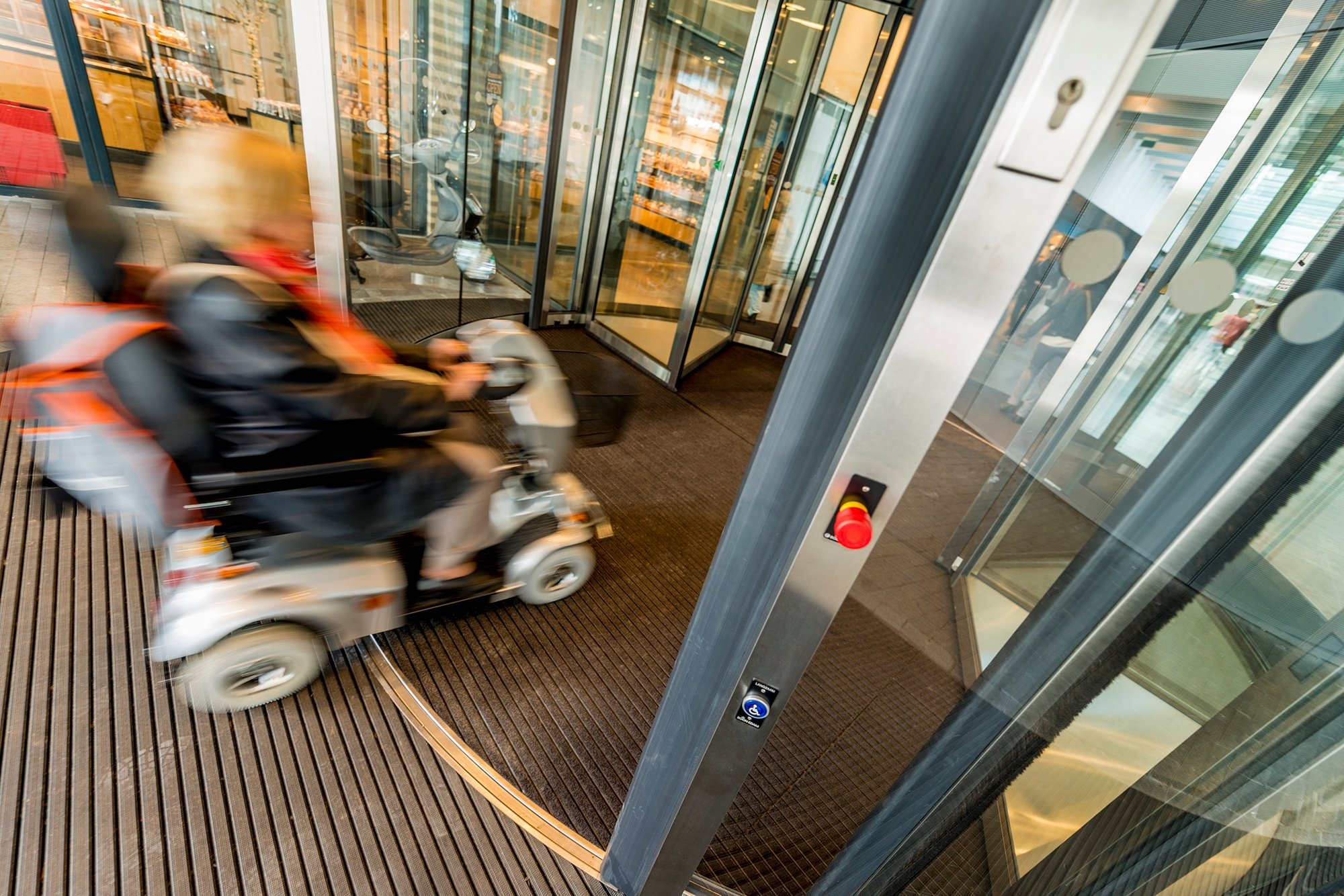 Toegankelijkheid voor mindervaliden | Tourniquetdeur | Boon Edam Toegankelijkheid voor mindervaliden | Tourniquetdeur | Boon Edam
